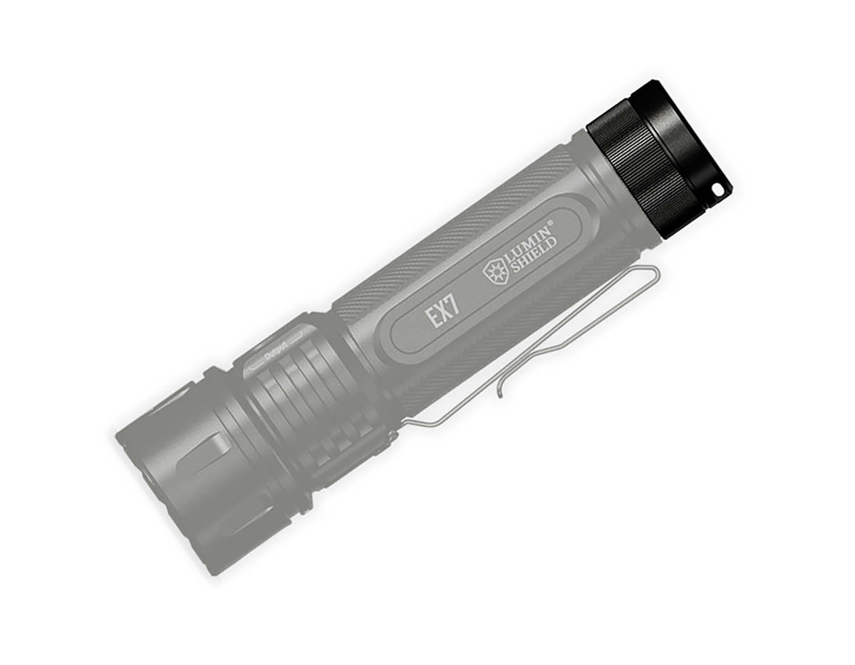 Eine leistungsstarke taktische Lumin Shield EX7-Taschenlampe mit strukturiertem Metallgehäuse und integriertem Gürtelclip.
