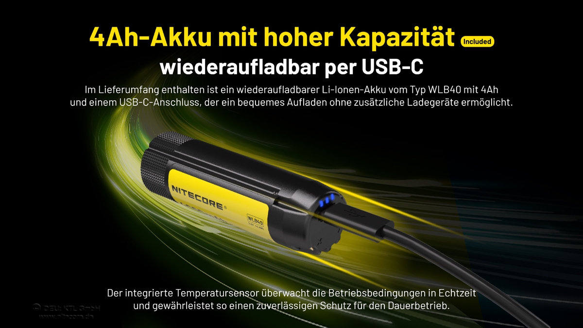 Ein wiederaufladbarer 4-Ah-Li-Ionen-Akku Nitecore WLB40, der über ein USB-C-Kabel vor dunklem Hintergrund aufgeladen wird.
