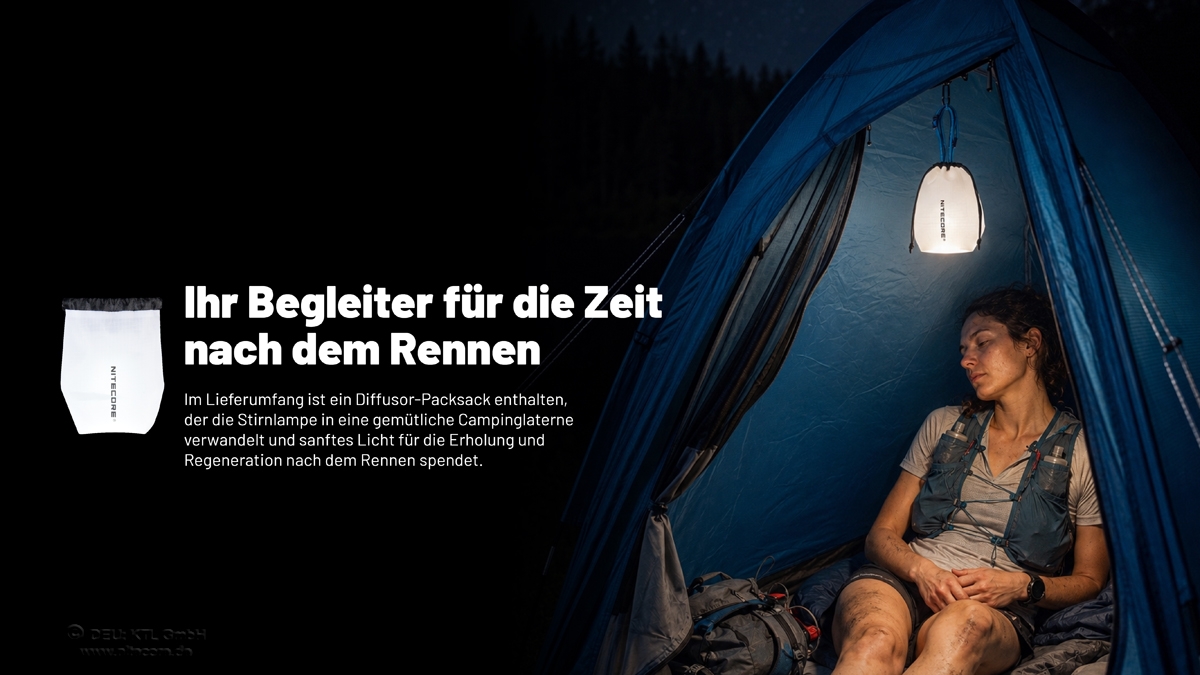 Eine Frau ruht sich in einem blauen Campingzelt aus, beleuchtet von einer NITECORE-Laterne, die an der Zeltdecke hängt.