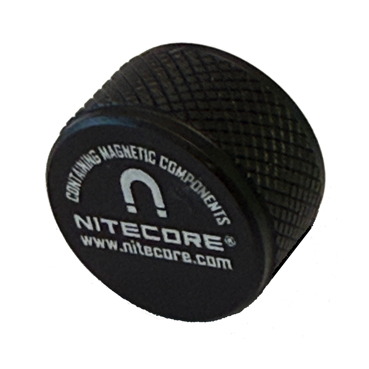Eine schwarze Nitecore-Magnetkomponentenkappe mit einer strukturierten, gerändelten Griffoberfläche für einfache Handhabung und Verwendung.