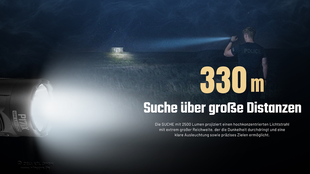 Leistungsstarke Taschenlampe mit 2500 Lumen für Fernsichtbarkeit in dunklen Umgebungen.