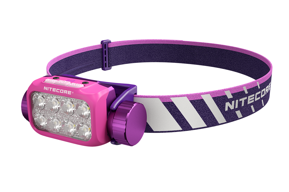 Rosa Nitecore-Stirnlampe mit verstellbarem Riemen und mehreren LED-Leuchten für Outdoor-Aktivitäten.